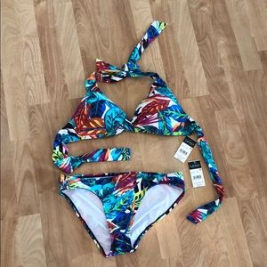 Hawaiian print bikini 🌸